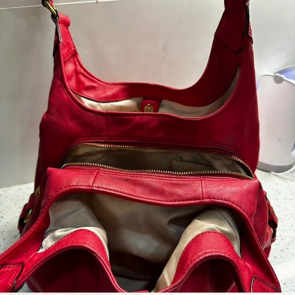 Coach Pink Madison Maggie Hobo model. - Picture 4 of 10